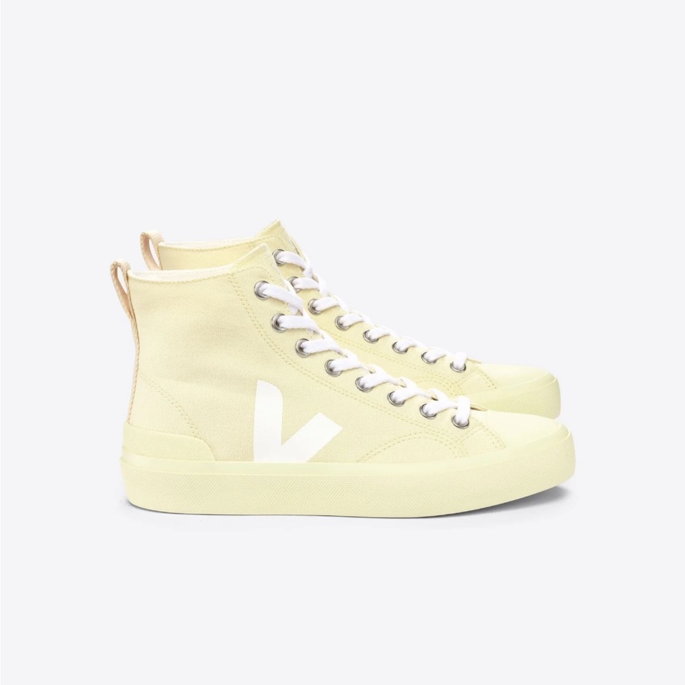 BNIB Veja Watta II Canvas in Butter size 41